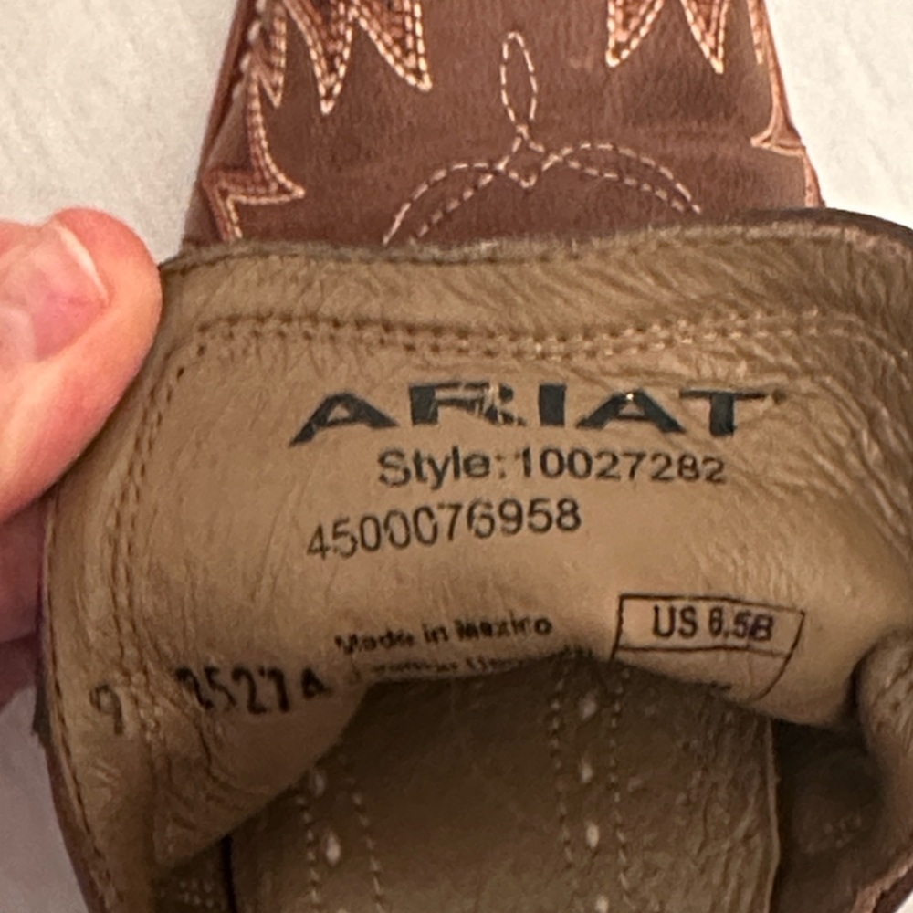 Ariat Women’s Size 6.5 Dixon Weathered Ankle Western Bootie Cut Out Side Panels - Picture 10 of 11